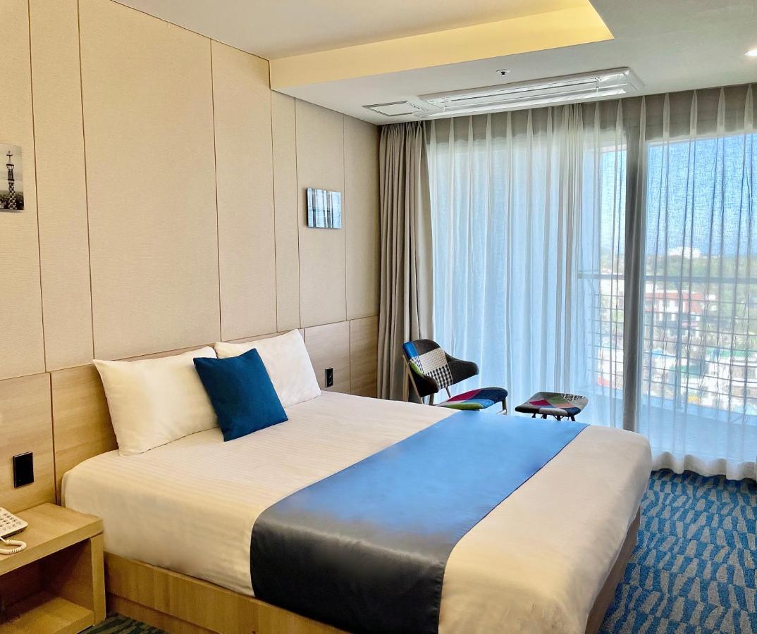 Hotel Bridge Сеогвипо Екстериор снимка