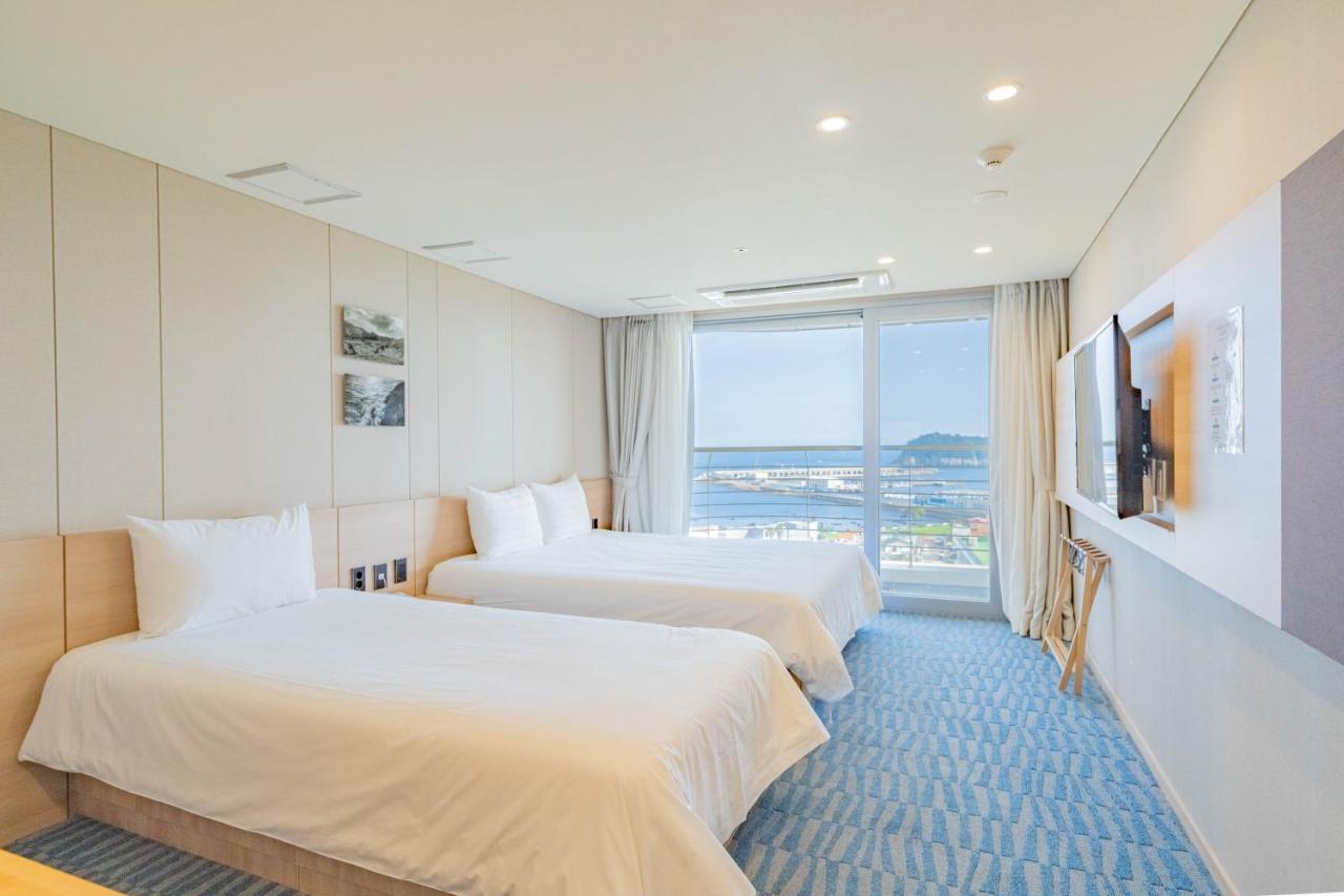 Hotel Bridge Сеогвипо Екстериор снимка