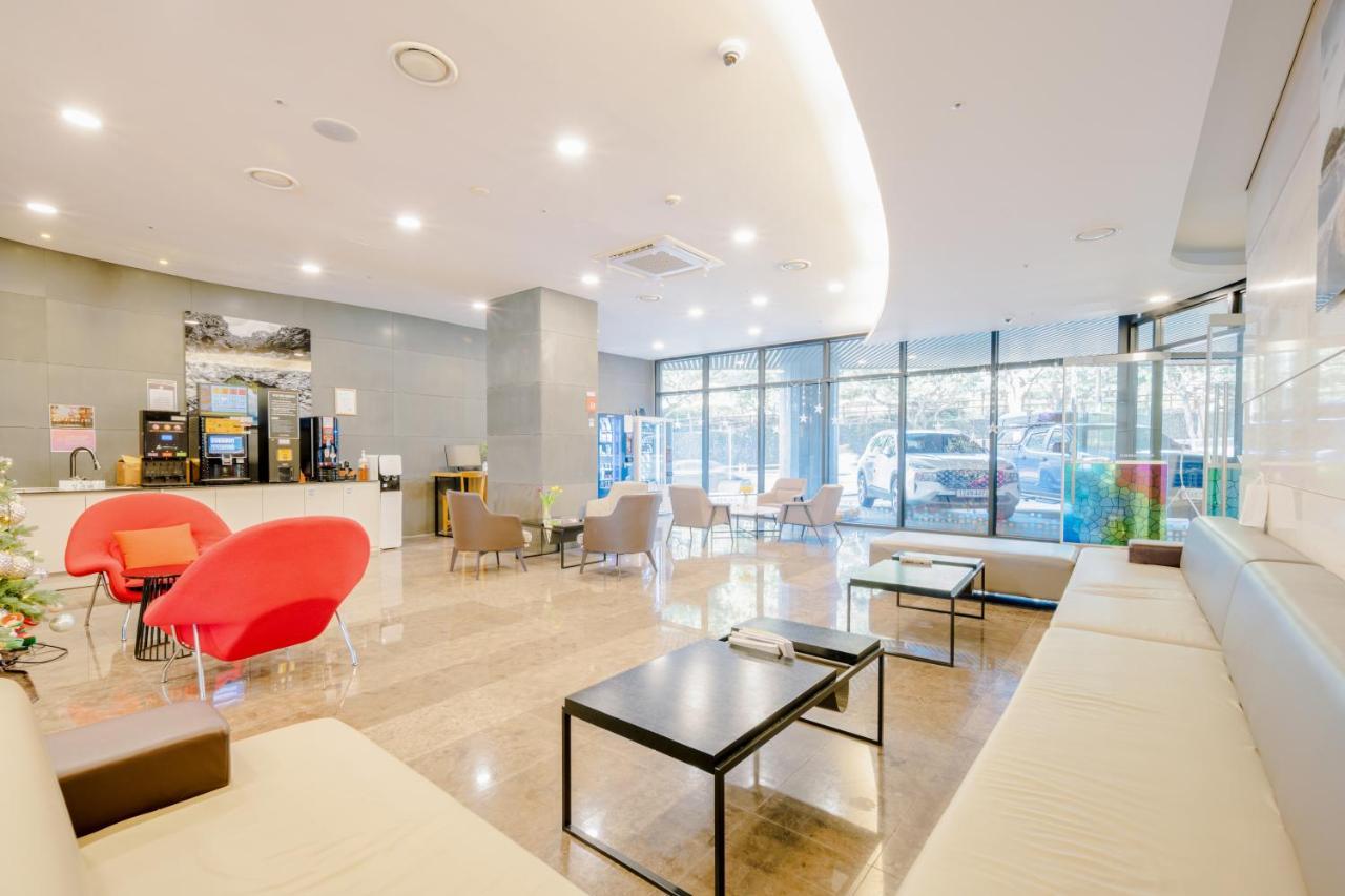 Hotel Bridge Сеогвипо Екстериор снимка