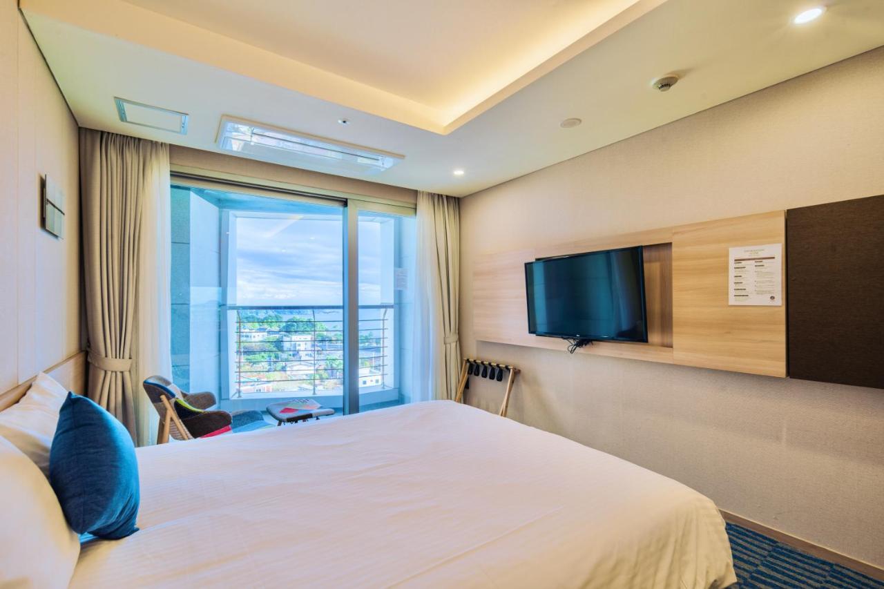 Hotel Bridge Сеогвипо Екстериор снимка
