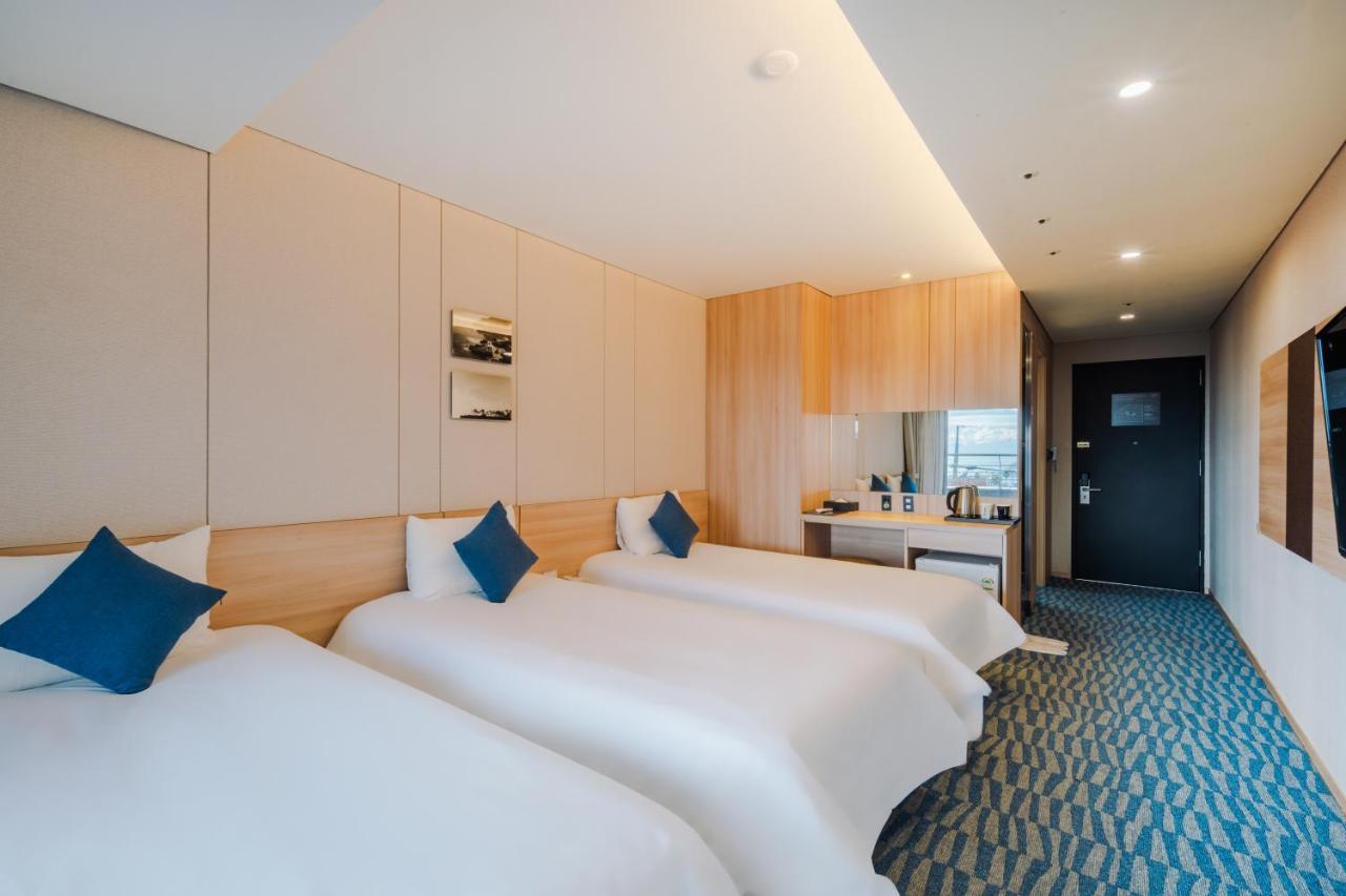 Hotel Bridge Сеогвипо Екстериор снимка