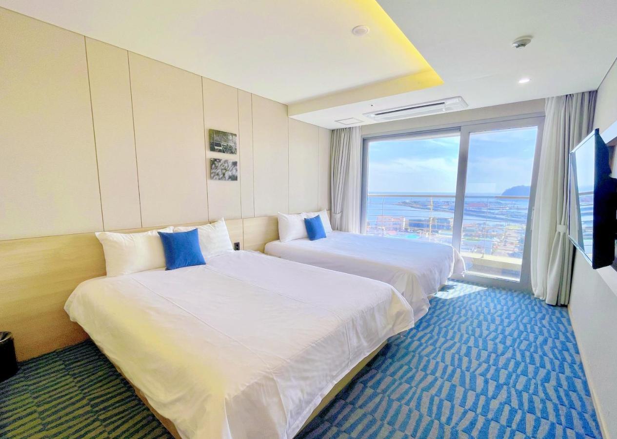 Hotel Bridge Сеогвипо Екстериор снимка