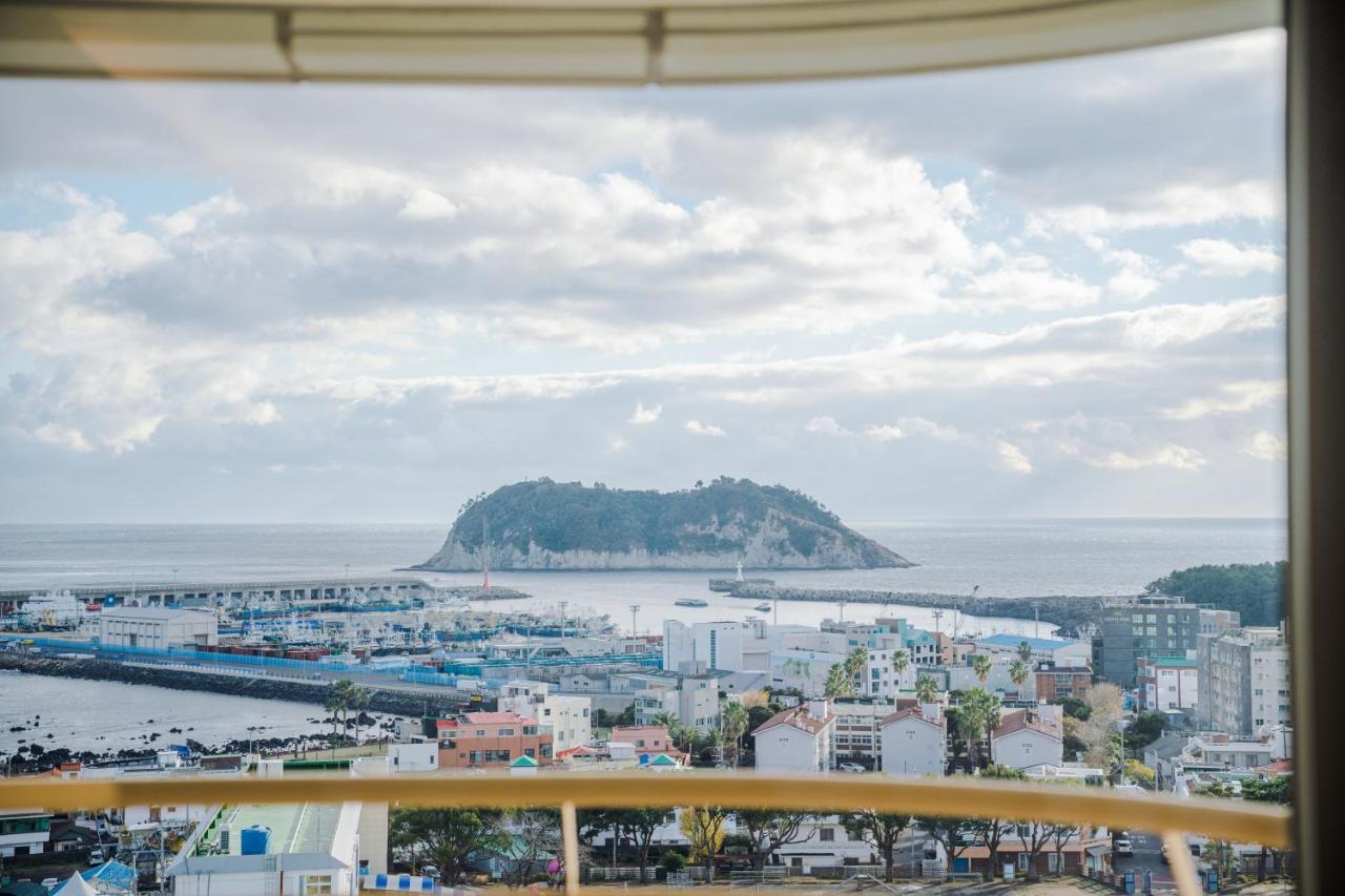 Hotel Bridge Сеогвипо Екстериор снимка