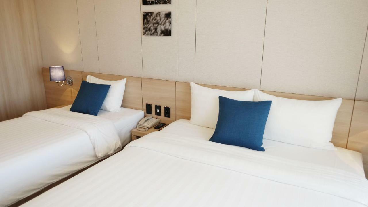 Hotel Bridge Сеогвипо Екстериор снимка